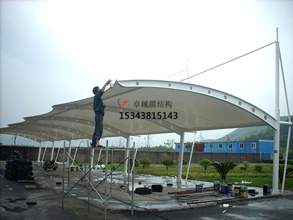 吉隆<font color='red'>膜結(jié)構(gòu)停車棚</font>【遮陽棚廠家】